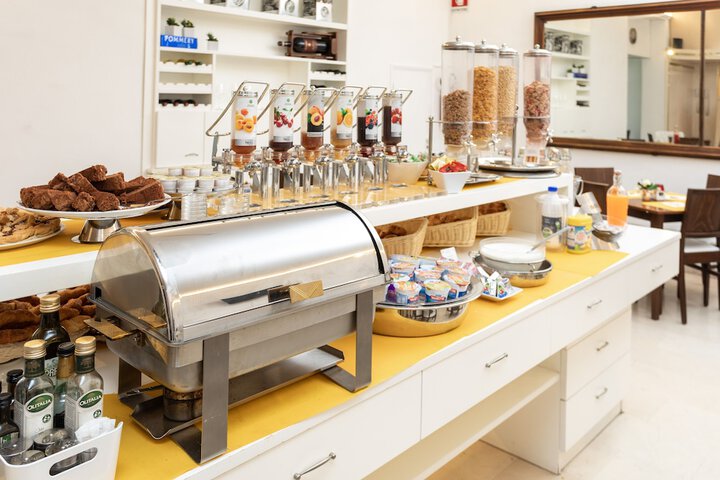 Breakfast/Coffee Service 121 of 181