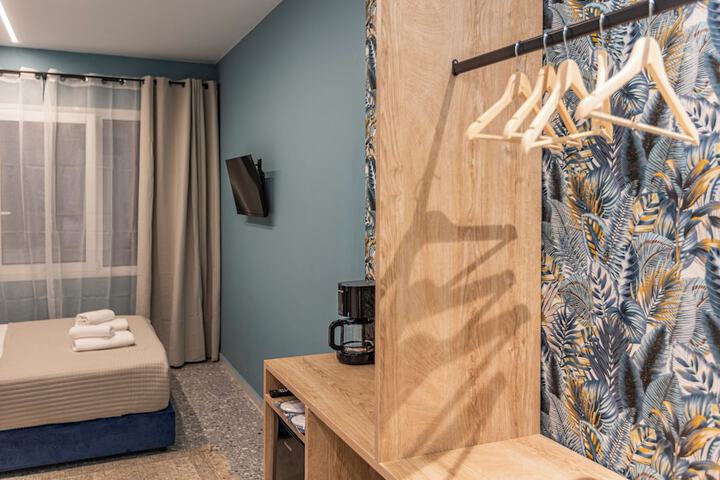 Room 38 of 100