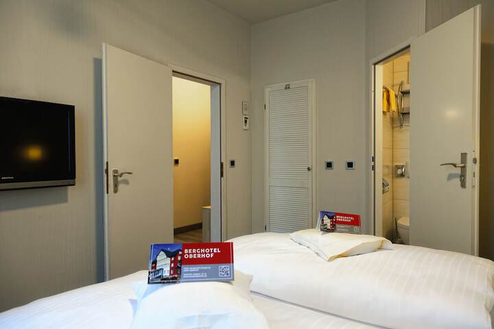 Room 13 of 209