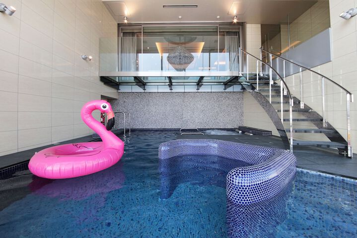 Pool 46 of 73