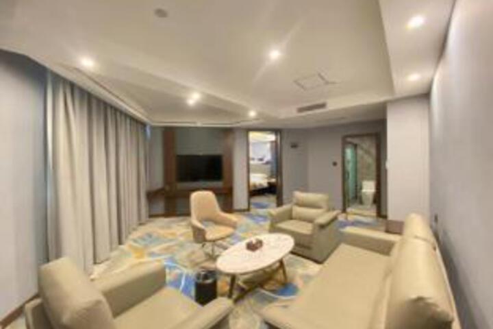 Tianhe Theme Hotel