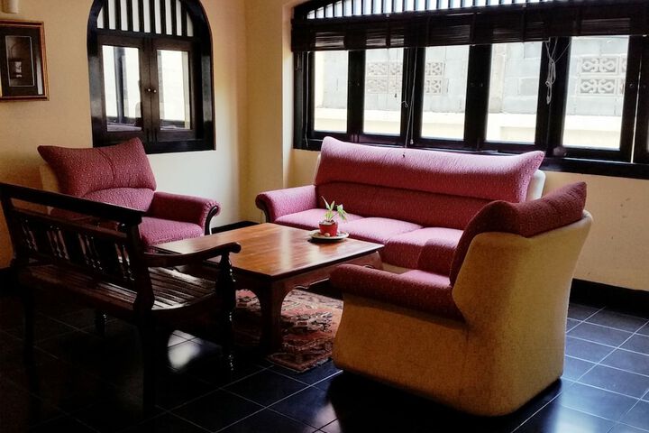 Entrance & Lobby