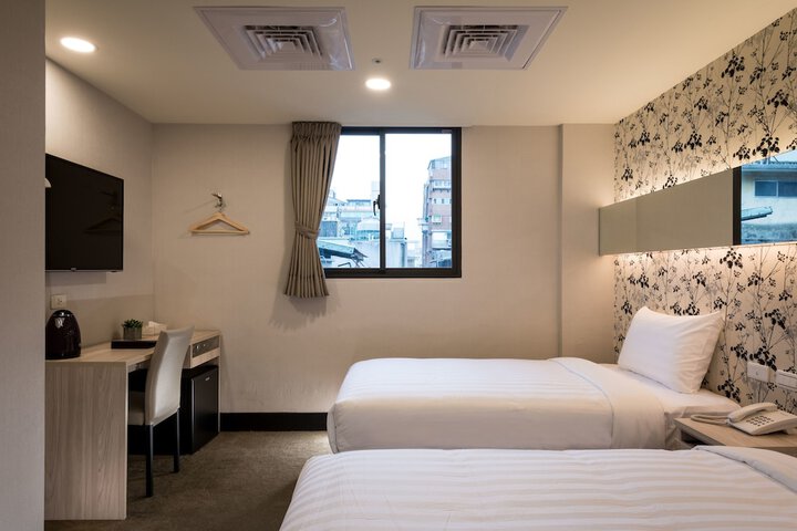 Room 8 of 43