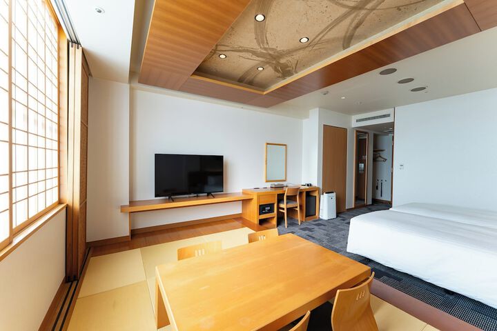 Room 10 of 65