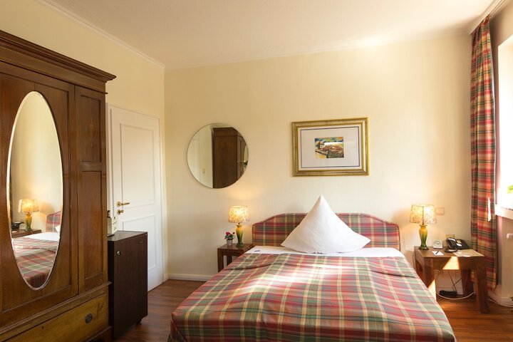 Room 3 of 56