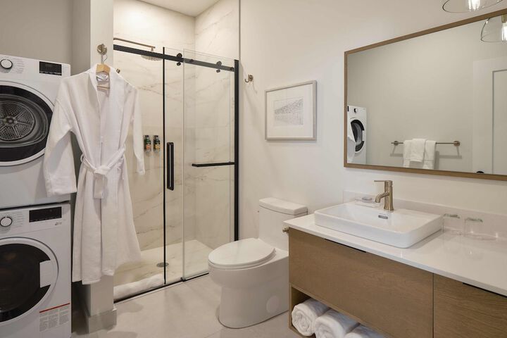209 2nd Floor Studio Murphy Queen Bed with Balcony (74 of 95)