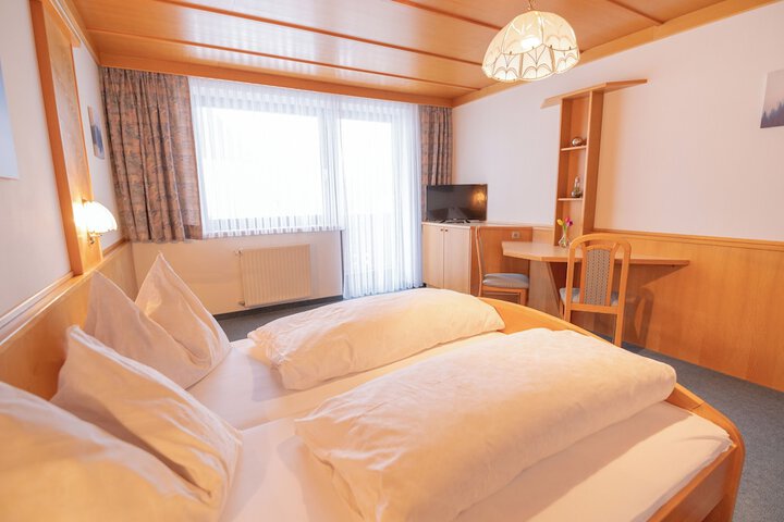 Room 4 of 34