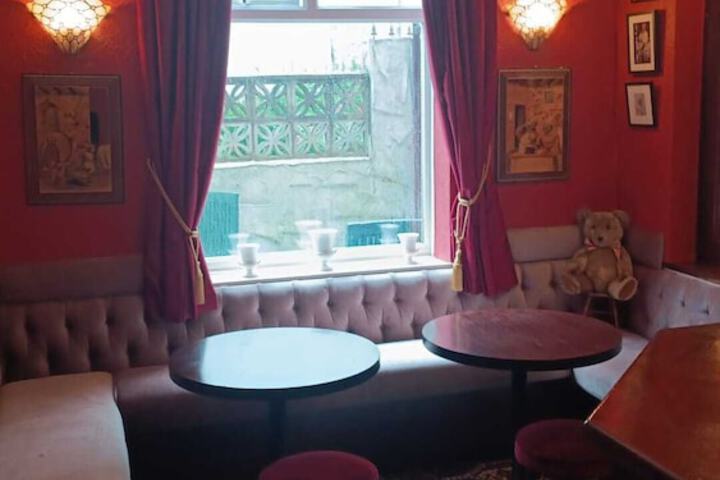 Lounge 49 of 52