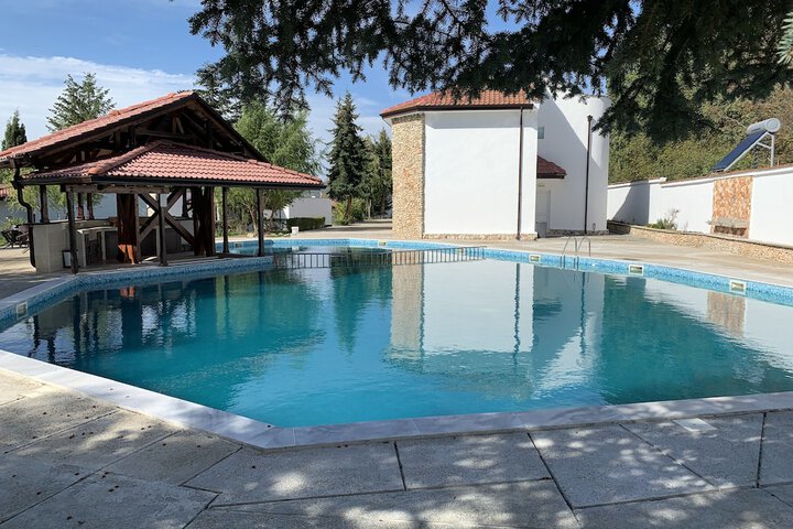 Pool 11 of 21
