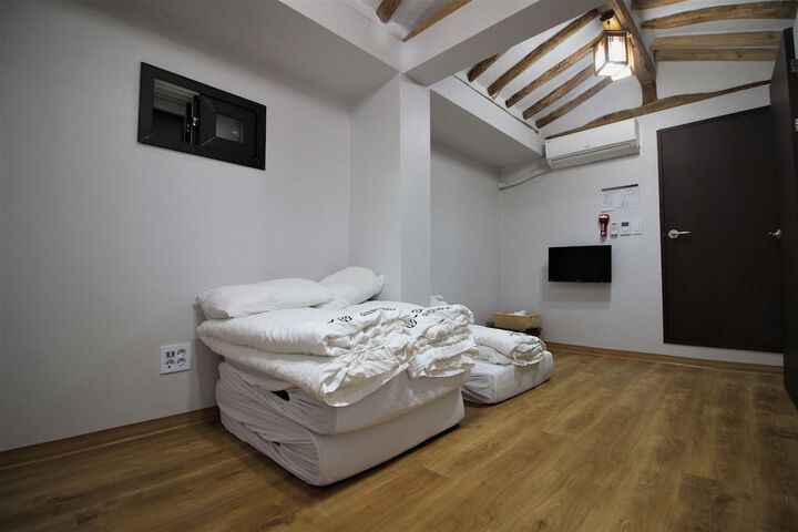 Room 8 of 64