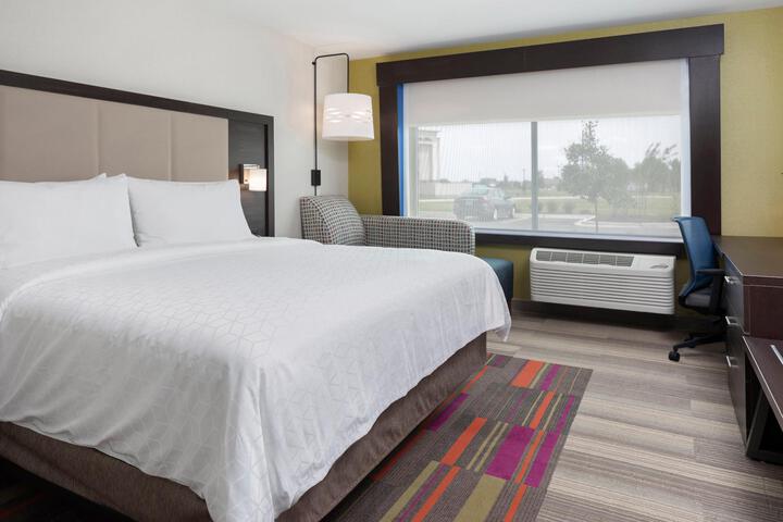 1 King Bed (14 of 17)