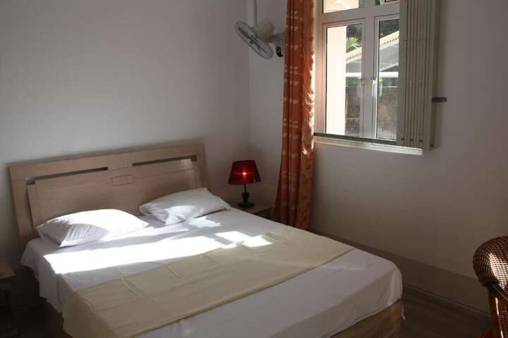 Room 5 of 11