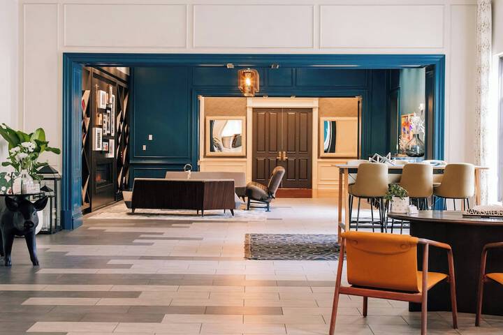 Lobby lounge