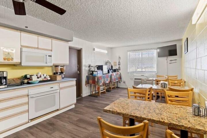 Breakfast/Coffee Service 94 of 119