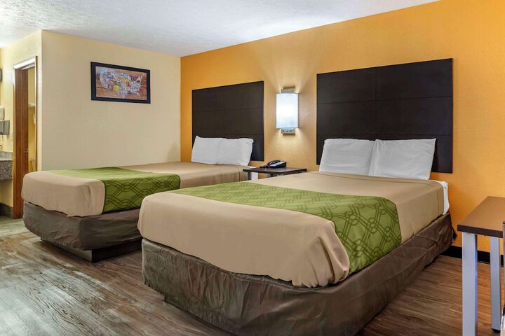 2 Queen Beds (1 of 5)