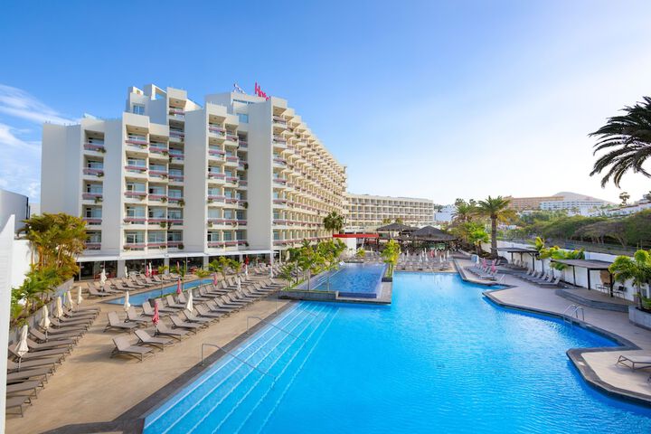 Pool Hotel