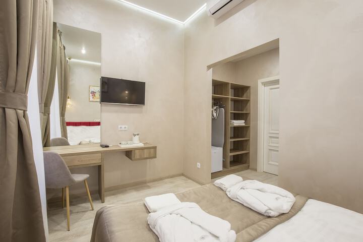 Room 4 of 67