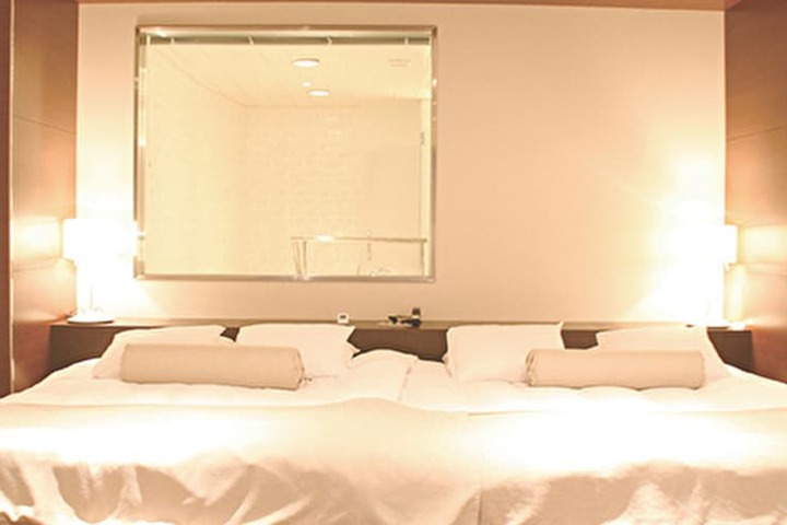 Room 6 of 84