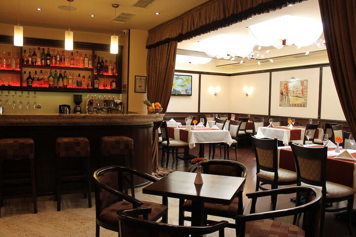 Dining 80 of 93