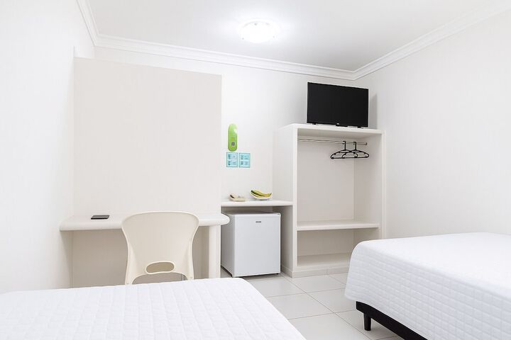 Room 8 of 18