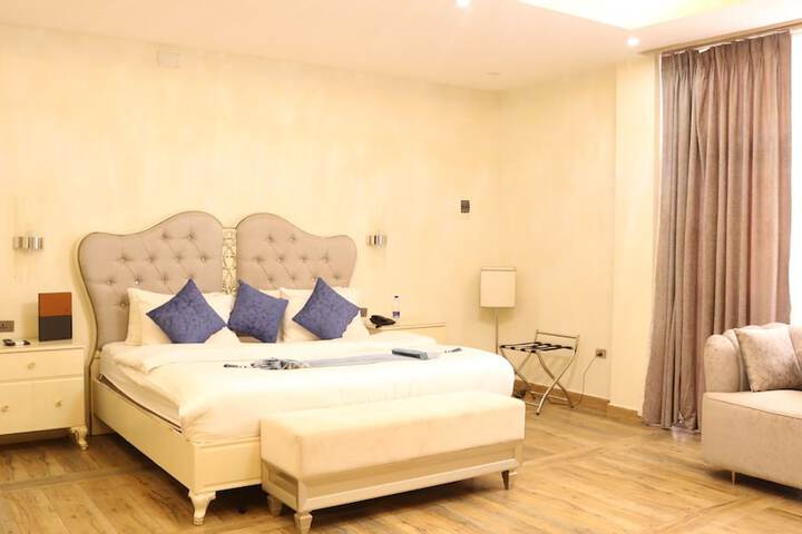 Room 10 of 23