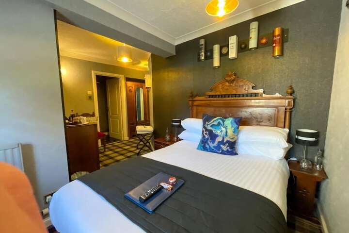 Room 3 of 27