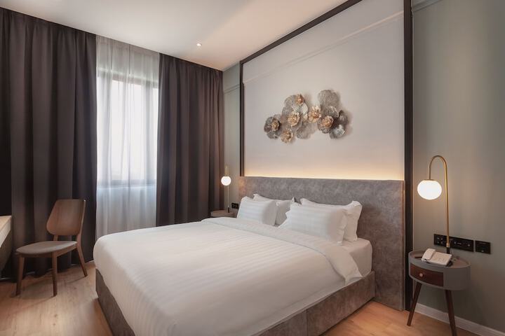 Room 10 of 34