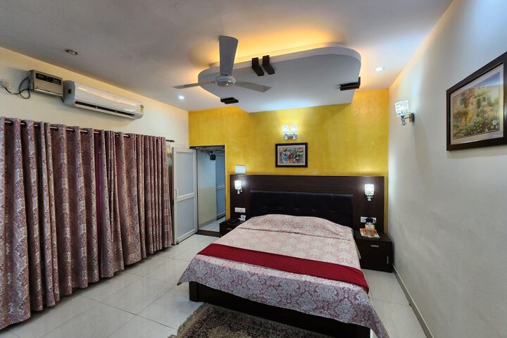 Room 8 of 15