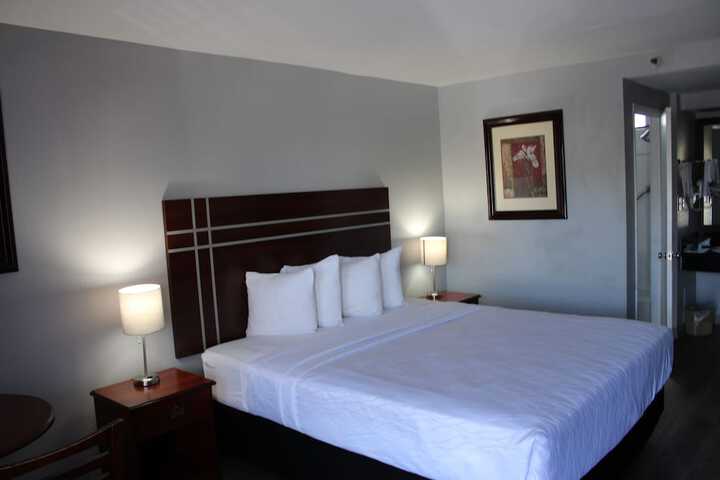 Comfort King Bed (6 of 18)