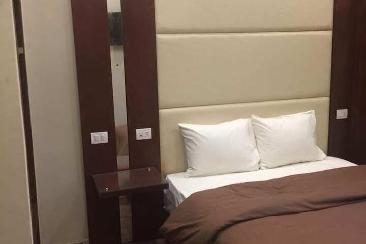 Room 10 of 29
