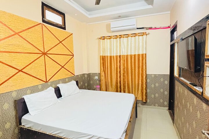 Room 3 of 20