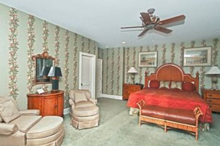 Room 34 of 71