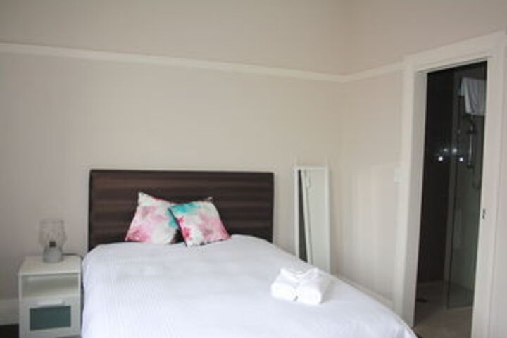Room 5 of 32