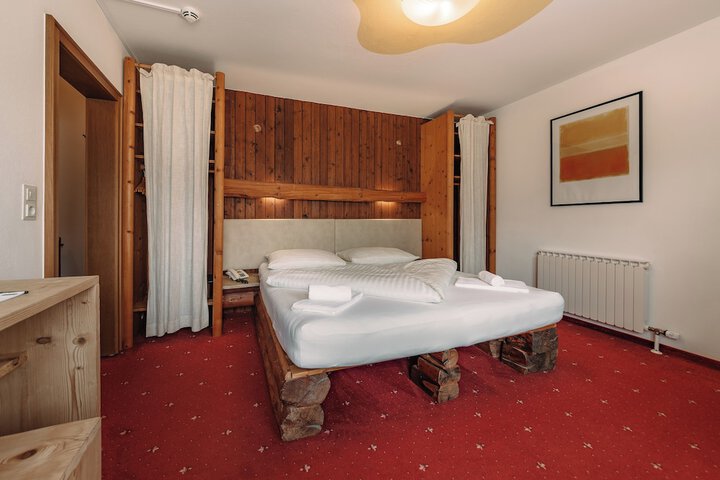Room 42 of 132