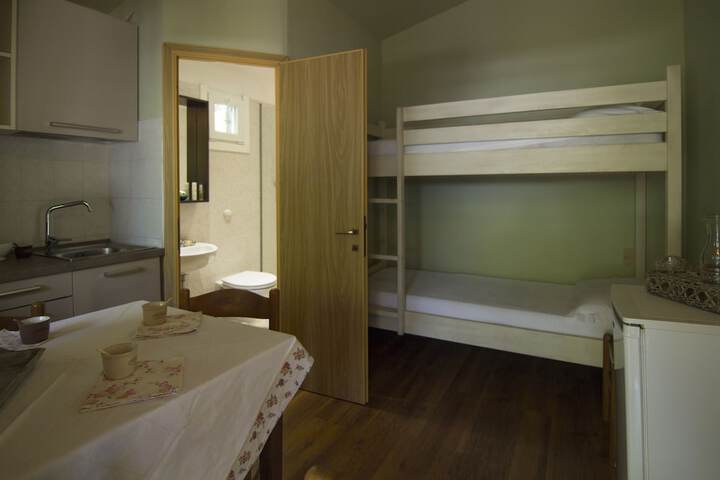 Room 17 of 33