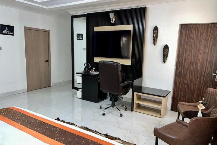Room 6 of 50