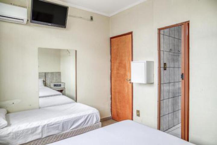 Room 4 of 7