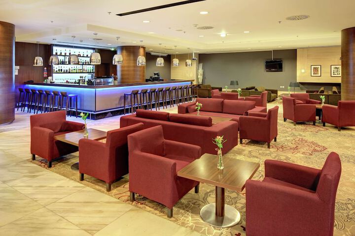 Lounge 55 of 114