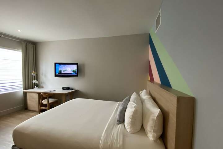 Room 19 of 118