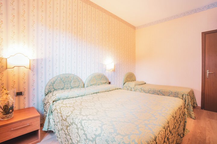 Room 7 of 38