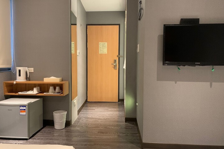 Room 4 of 31
