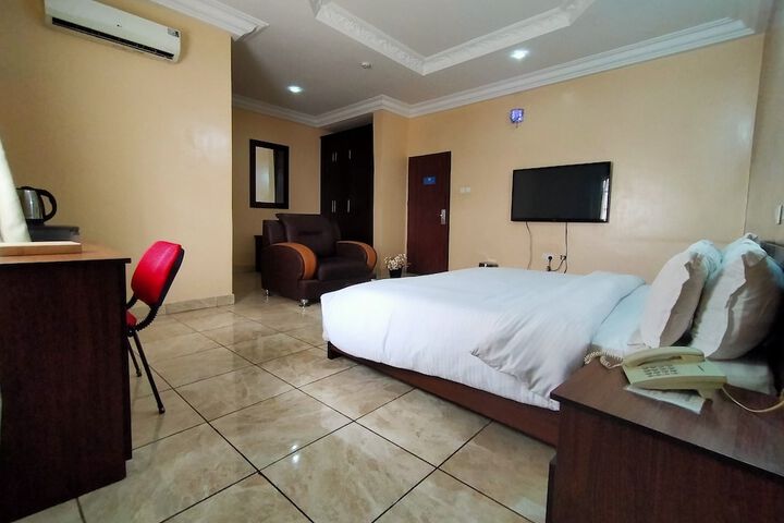 Room 8 of 38