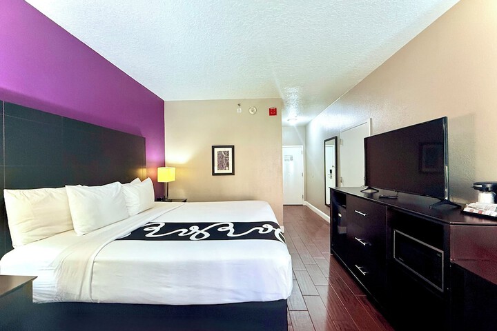 1 King Bed (20 of 21)