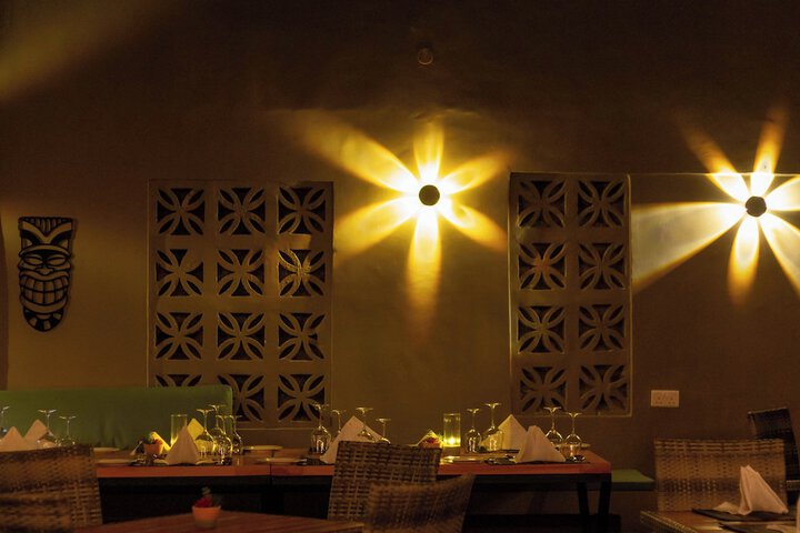 Dining 19 of 31