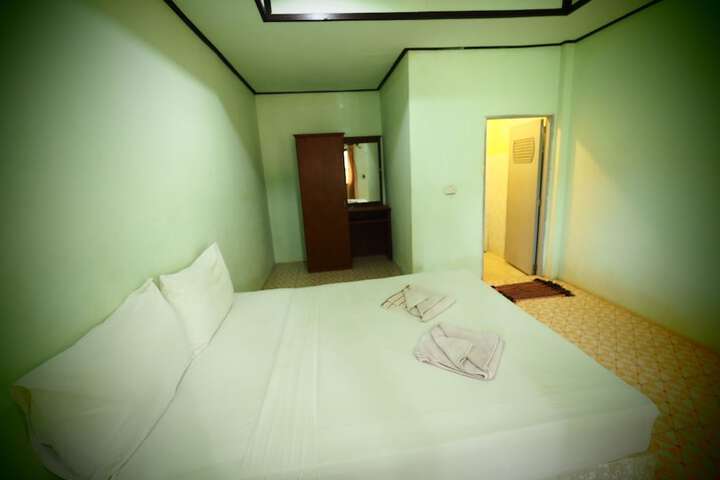 Room 11 of 90