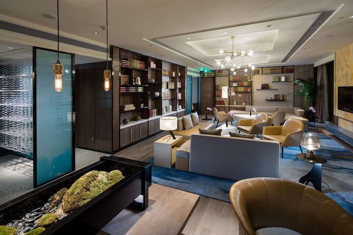 Lounge 69 of 72