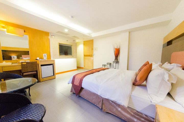 Room 16 of 49