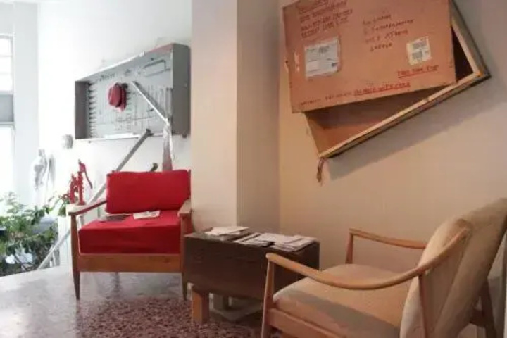 Room 9 of 16