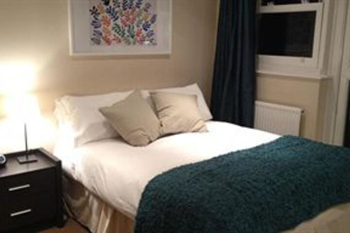 Room 6 of 8