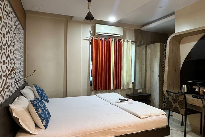 Room 7 of 11